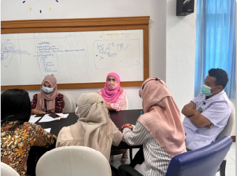 จัดทำแบบรายงานเฝ้าระวังเพื่อตรวจการเชื้อโควิด-19 ร่วมกับสำนักงานสาธารณสุขจังหวัดปัตตานี