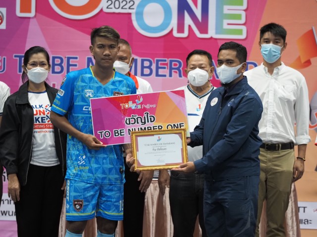 ร่วมพิธีปิดการแข่งขัน FUTSAL TO BE NUMBER ONE DC. FUTSAL CUP  เดชะปัตตนยานุกูล ต้านภัยยาเสพติด