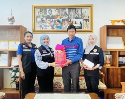เข้าพบผู้อำนวยการโรงเรียนราชประชานุเคราะห์ 40 จังหวัดปัตตานี เพื่อแสดงความขอบคุณ
