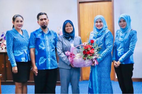 กลุ่มพัฒนาการศึกษา สำนักงานศึกษาธิการจังหวัดปัตตานี แสดงความยินดีกับนางพาตีเมาะ สะดียามู เนื่องในโอกาสมาดำรงตำแหน่งผู้ว่าราชการจังหวัดปัตตานี